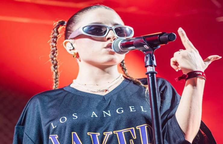 Angelina Mango concerto a Napoli presenta nuova canzone 'Fila indiana'