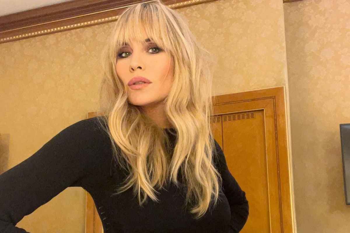 Elenoire Casalegno fa sognare coi suoi selfie su Instagram