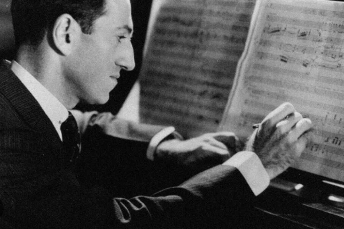 George Gershwin al piano