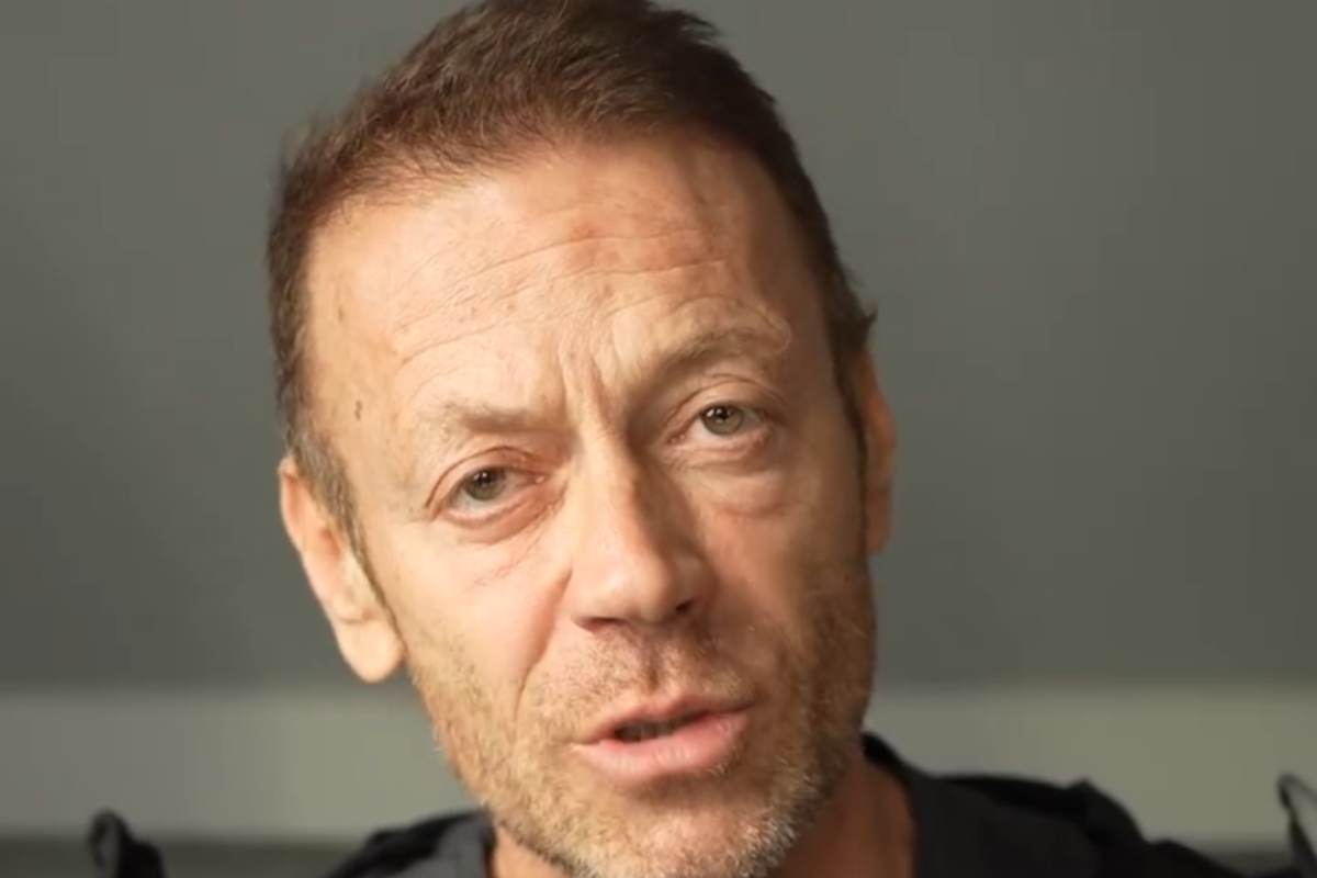 Rocco Siffredi commuove piange