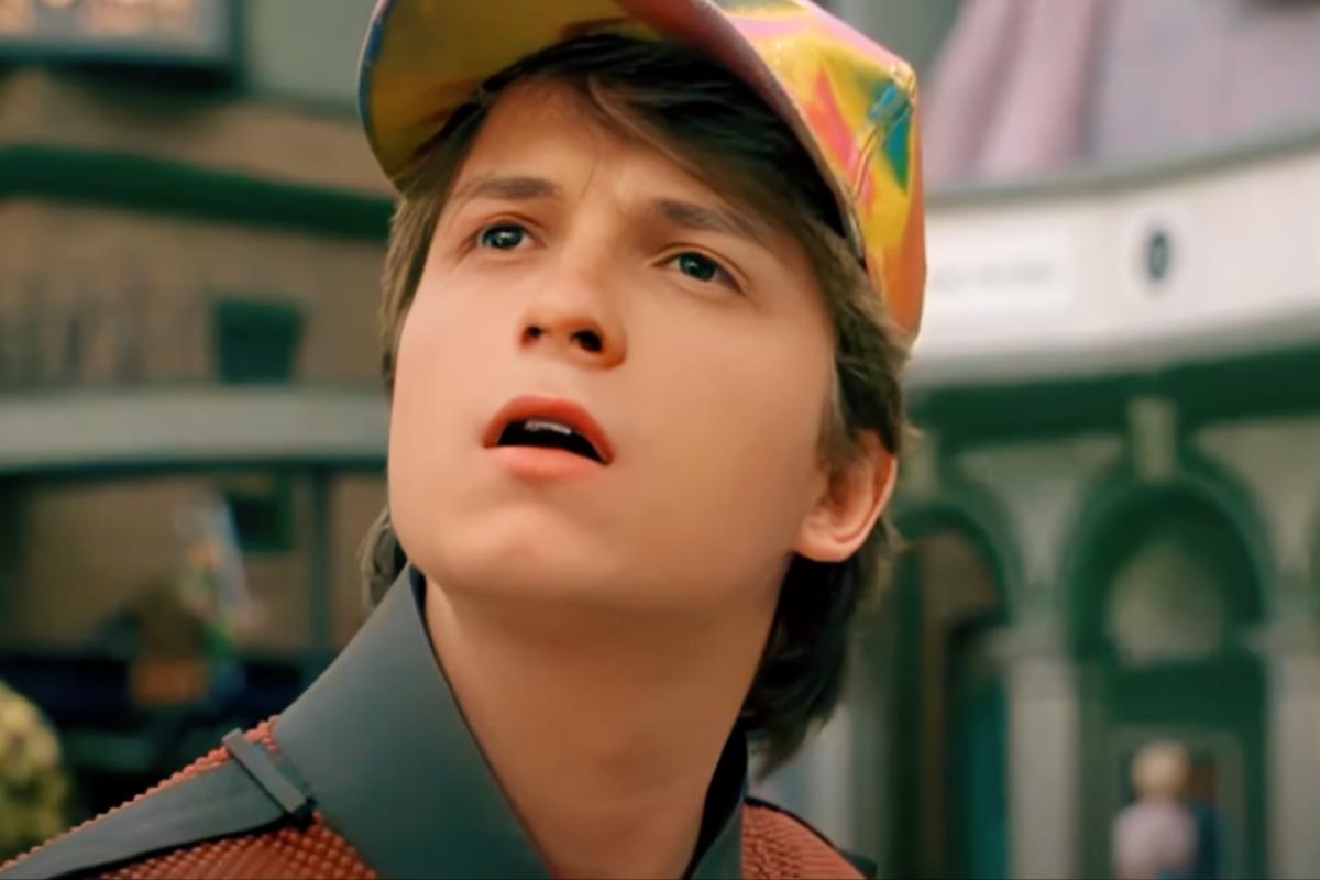Tom Holland nei panni di Marty McFly