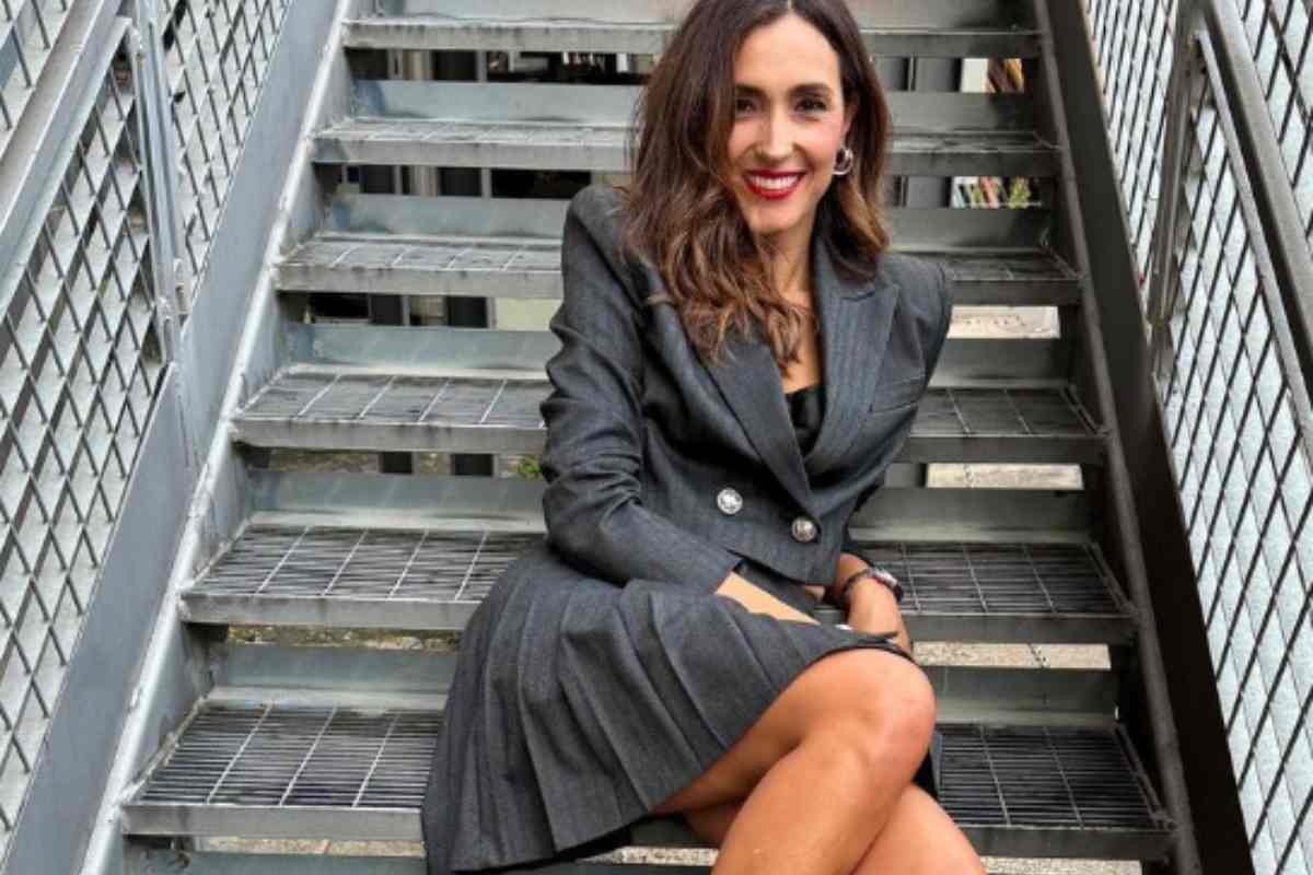 Caterina Balivo gambe minigonna inquadratura