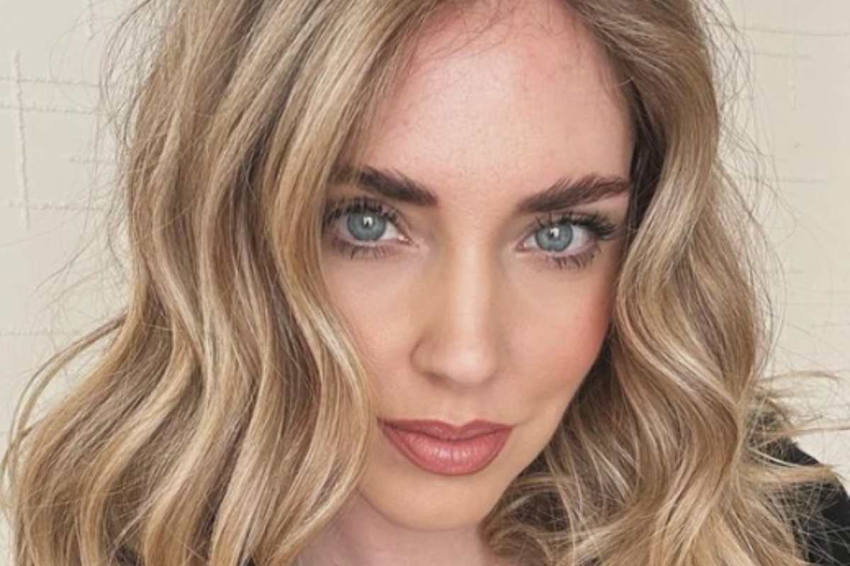 Chiara Ferragni riapertura commenti post pensiero amici