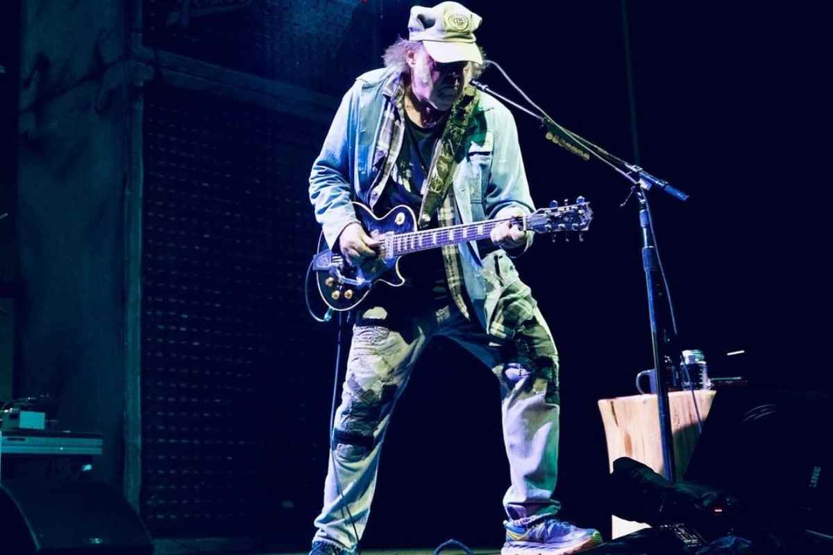 Neil Young ed i Crazy Horse costretti ad annullare il loro tour, il motivo