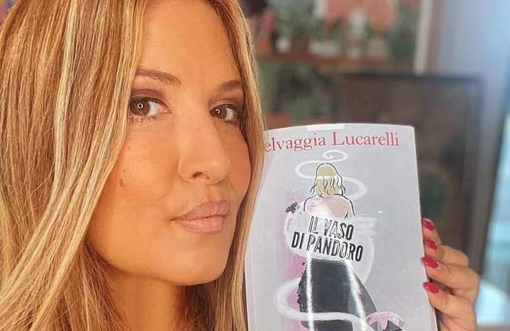 Selvaggia Lucarelli libro sui ferragnez